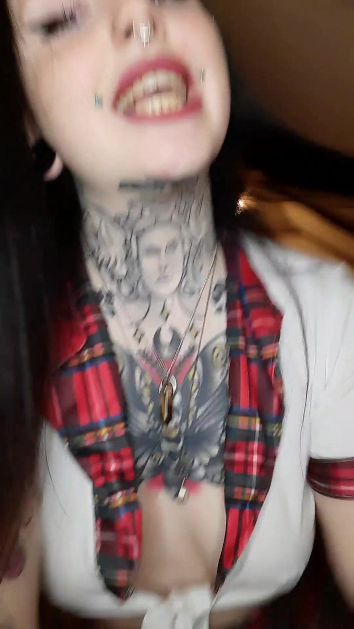 Yourfavecumslut: Sistem pencernaan gergasi bermain peranan