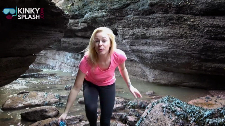 UKCuteGirl Lucy Lauren: Wetsuit JOI &amp;singela rubdown à beira-mar