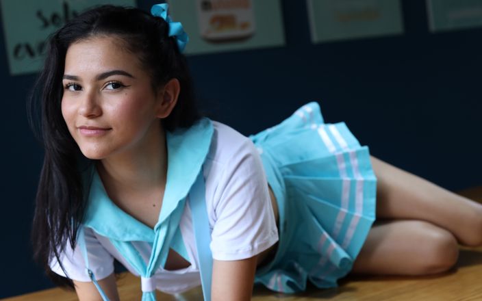 Youth Lust: Barbie freches studentenmädchen verlängert