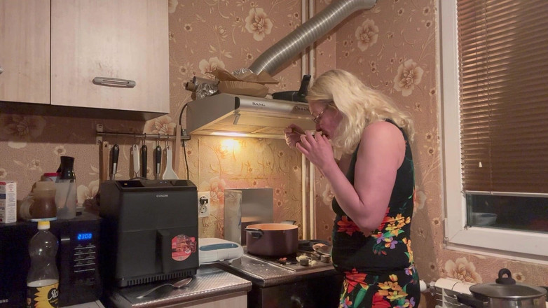 Putarankahotmilf: 長い間間を置いてから料理をする