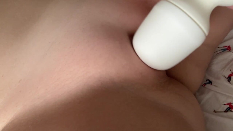 Booty_assx: Masturbuję Moją Piękną Cipkę Wibratorem