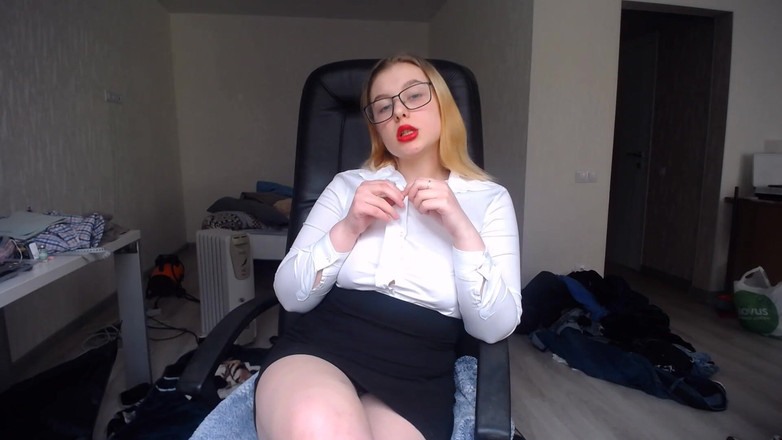 JuiceLussie: Öğretmen rolü ve sert anal seks