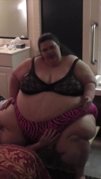Dura superficie facesitting con BigmommaKat