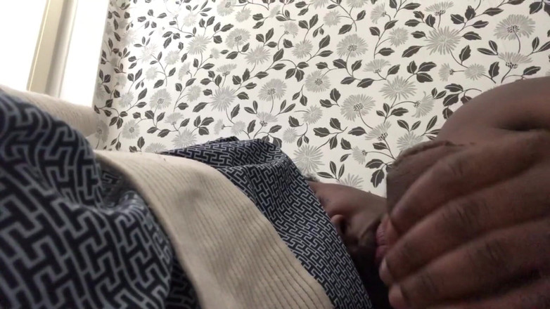 Ebony Amputee: Ампутантка поглаживает и лижет пень до рук
