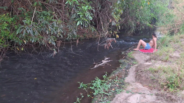 Gabi SweetCouplesStories: Una reunión entre extraños en el arroyo termina en sexo...