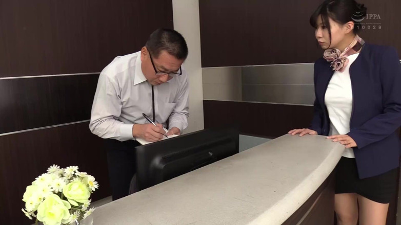 EAGLE Global: ต้นขาแน่นบีบน้ําเงี่ยนของชายวัยกลางคน