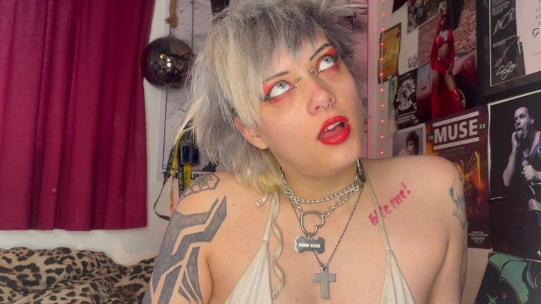 Glitterqueen1999: Tour de la bouche, fille gothique avec du rouge à lèvres...