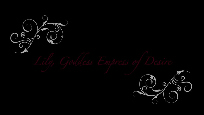 Lily, Goddess of Desire: Süßes zierliches Mädchen spielt mit ihr