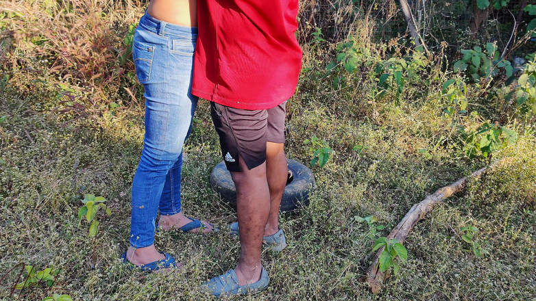 Hope Love: Studentessa con culo grosso scopata nella foresta in piedi a...