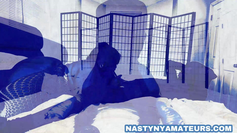 Nasty Media: Супер велика дупа проти великого чорного члена в масці