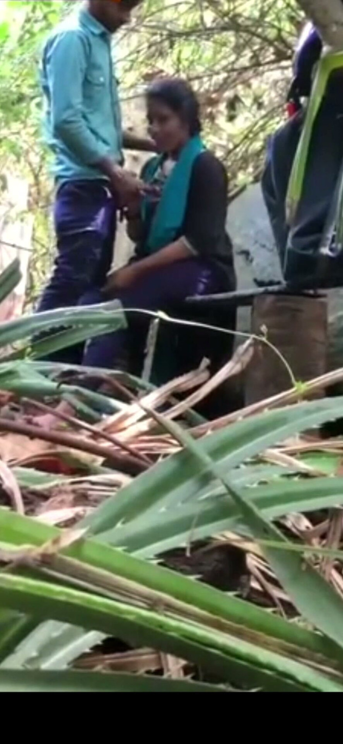 Couple Masti: Indian Couples Are Sex in Jungle