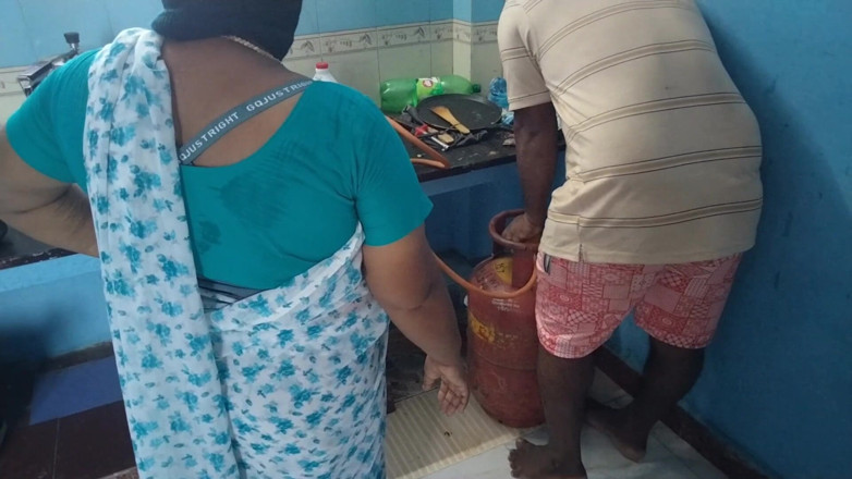 Benita sweety: Горячий секс паренька с тетушкой на доставке цилиндра