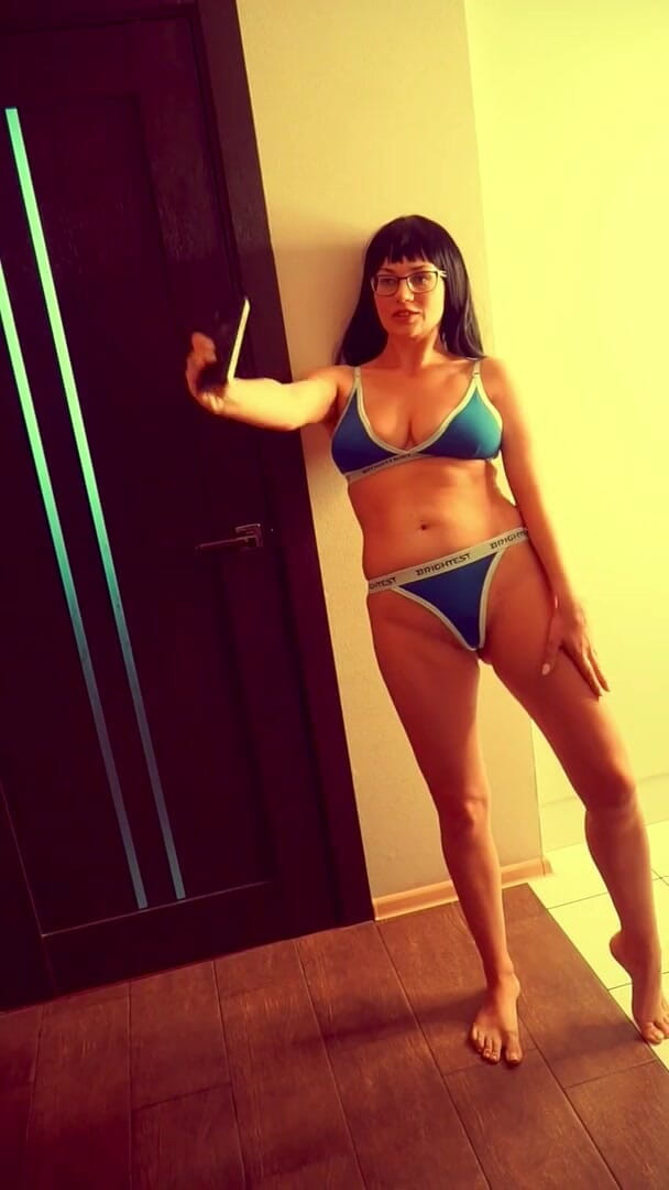 Oksana_Katysheva: Shameless bitch pissed herself while sunbathing!
