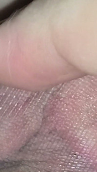 Ma Sissy Dans Le Gros Plan De La Collant À Café Volée De Quelqu’un D’autre. Fuite De Lubrifiant En Nylon (très Proche)