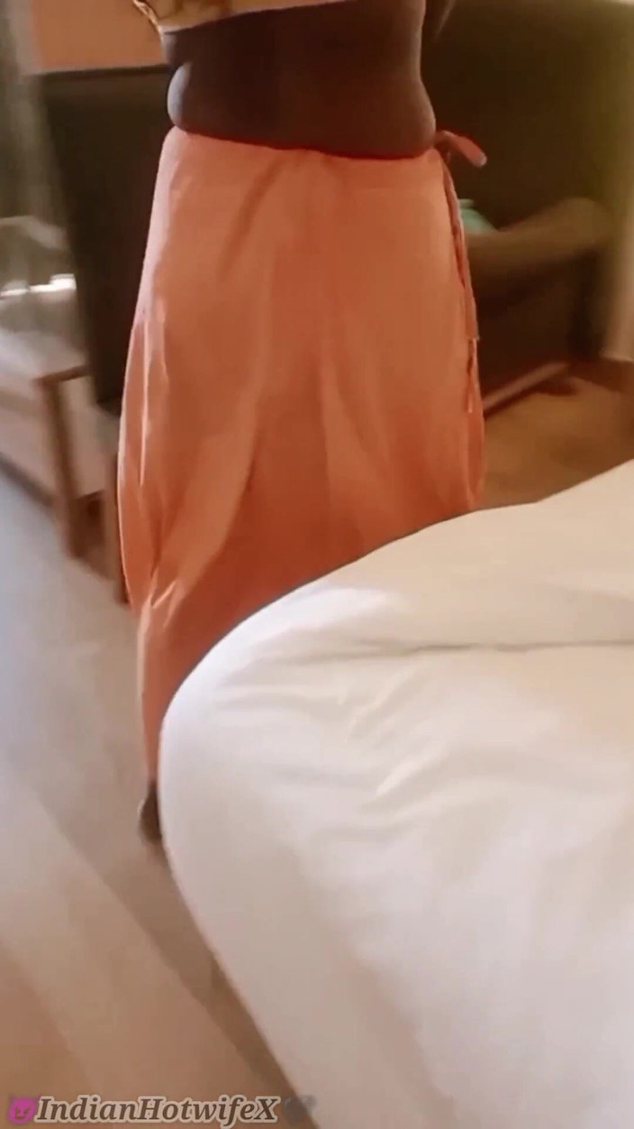 RenuRaj: Тамильская дези шлюшка жена Рену, глубокий заглот, минет ебарю, куколд наблюдает! Индийский хотвайфекс