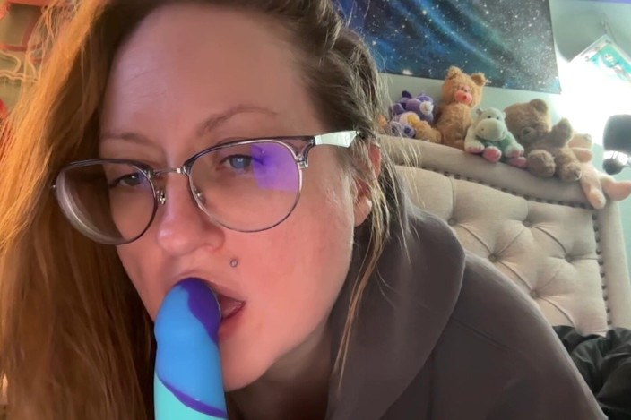 Honey Doll: Procvičování mých dovedností v práci s kouřením na robertku