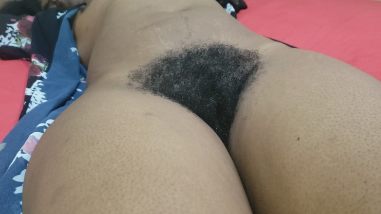 Lovemina: Heiße MILF xXX sex mit neckender haariger muschi