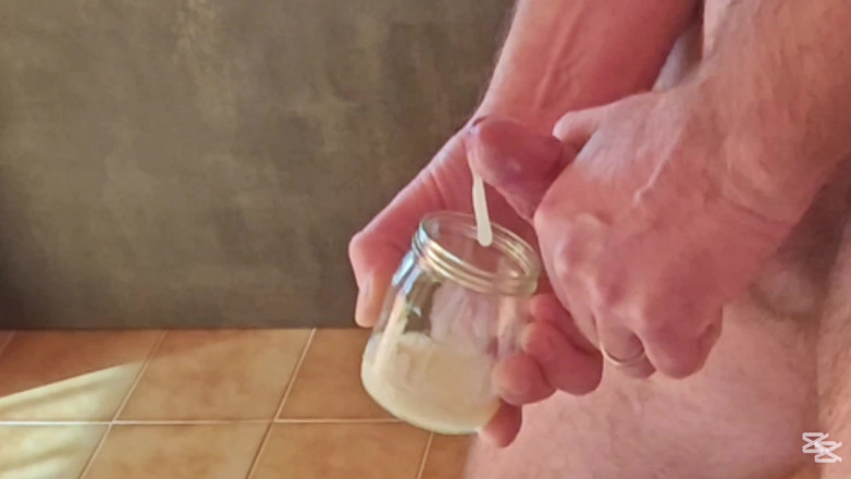 Cicci77: Cicci77 Fährt mit der Sammlung von Sperma für den 02/25 Batch...