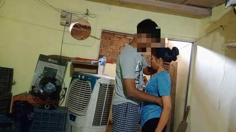 NikiRathod: Pleskání Na Zadek Tak Tvrdě a Přinutím Ji Kouřit