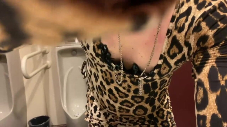 Hentaipaipan: L'uomo sfrontato apparve al cinema come prostituta a Tokyo
