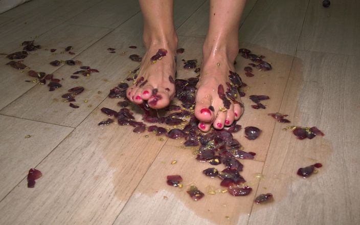 CatiasFootFetishPorn: 발 페티쉬 포도 파티