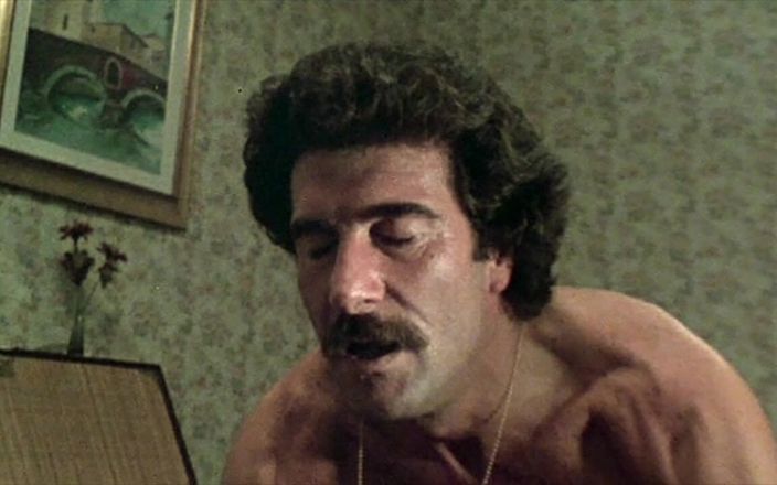 Inhonorof porn: Моана Поцці: спочатку стриптиз, а потім її правильно трахають