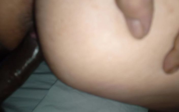 Milfta boohot: Skamlös mormor gillar att jag knullar sin våta fitta