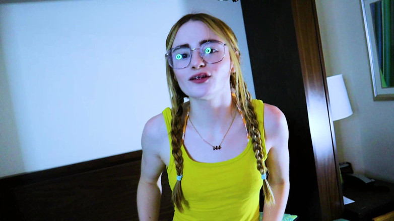 Smash Thots Films: Smash Nerdy college děvka Reese Robbins v hotelovém pokoji