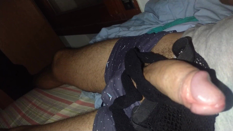 Lo Zborro: (dia Ita) Cuckold!, aku crot di stoking jaring-jaring istrimu yang...