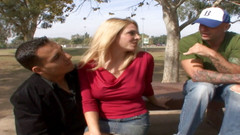 Lucky Cooch: Soție țâțoasă futută în fața soțului ei