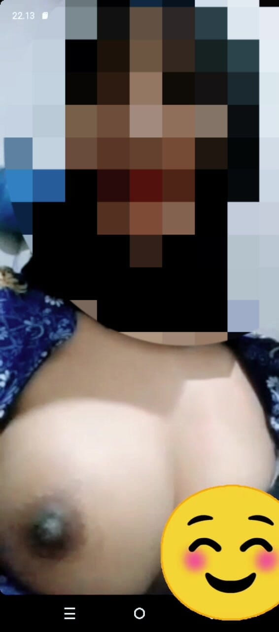 Astriana88: Bunda Susunya Liatin Dong Aku Mau Mengocok Kontol Jarak Jauh