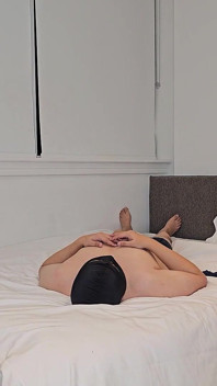 Tebak berapa hari aku memakai celana dalam thong
