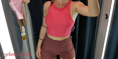 Anna Mole: The Girl with the Most Ideal Figure in the Universe...