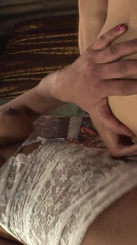Cenas de sexo a três