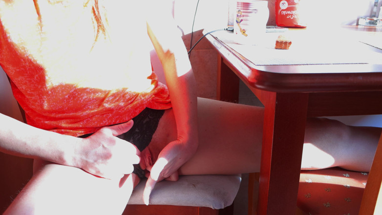 AnnaHomeMix: Beauty Decided to Masturbate at Dawn Over a Cup of...