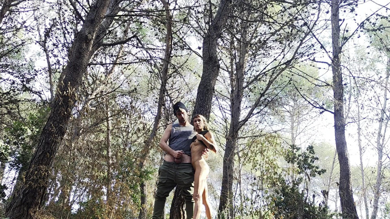 Magia Rosa: Walking with Cum in the Park