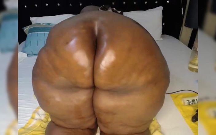 Cum Cams: Ebony SSBBW skakar sin oljiga röv