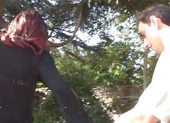 MILF my Cock: Zrzavá puma si nechává lízat a šukat venku kundu