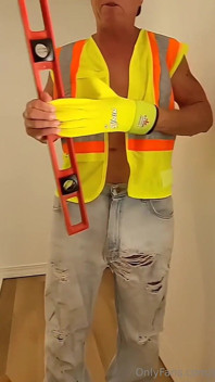 Výstřik doručovatelky s velkým pérem