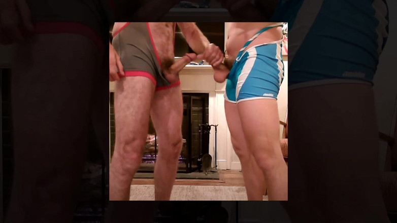 Russie Goodboy: सिंगल्ट कुश्ती लड़का, स्ट्रिप्स, चूसना, रिम्स, लिविंग रूम फ्लोर पर बिना कंडोम डॉगी स्टाइल