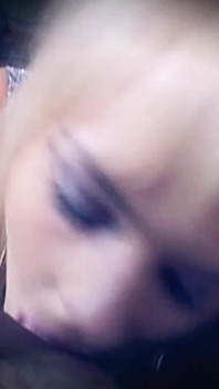 Actrice Blue Angel, geeft een pijpbeurt aan regisseur Antonio Adamo in pov