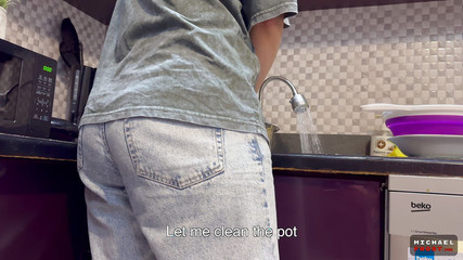 Michael Frost Pro: Ev arkadaşı kız mutfakta düzenli olarak sikişmeyi umursamıyor ve ağzına...