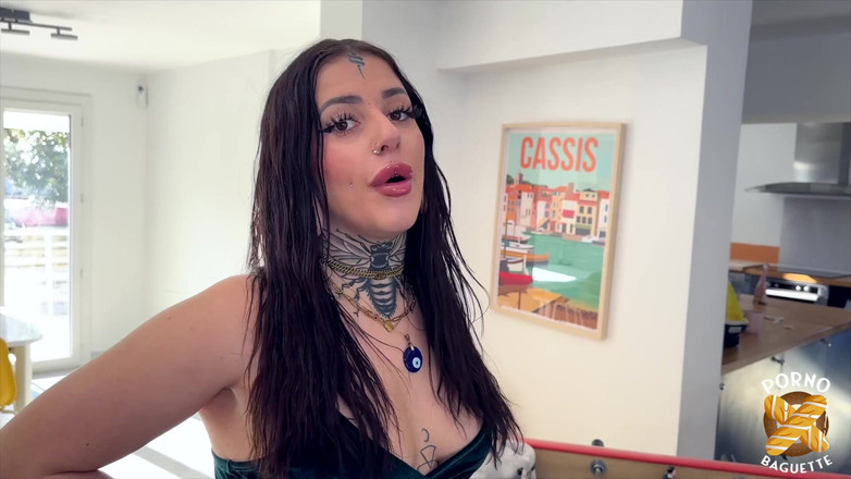 Porno Baguette: Laeticia, великолепная брюнетка обожает брать на себя главную роль