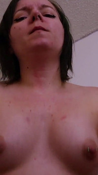 Kıskanç kız arkadaş seni mastürbasyon yaparken yakalıyor