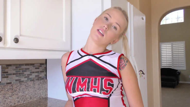 Hefburg: Cute Petite Cheerleader Loves It Ruff