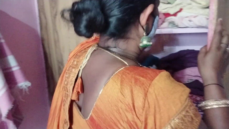 Yourgeeta8899: Adik ipar akan fungsi memakai saree yang cantik! Sebelum pergi...