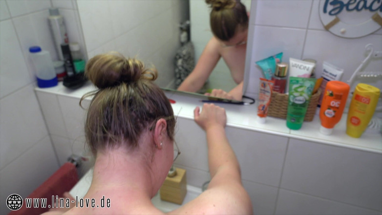 LinaLove_: Familie Vluggertje in De Badkamer, Stiefbroer Wil Haar Ook Neuken...