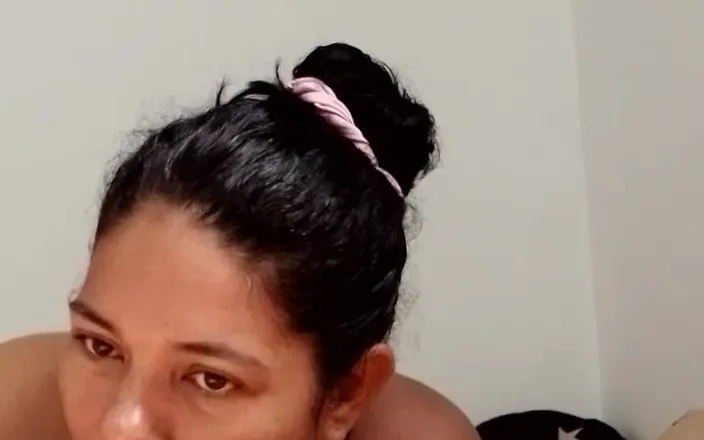 Valkyrieandluigy: Hermosa Mamadora Profesional