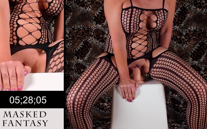 Masked Fantasy: Squat Fuck challenge - dessous edition mit Ouvert Bodystockings