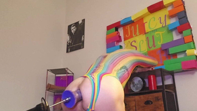 Biguy6999: Ich ficke meinen arsch in meinem süßen rainbow-outfit